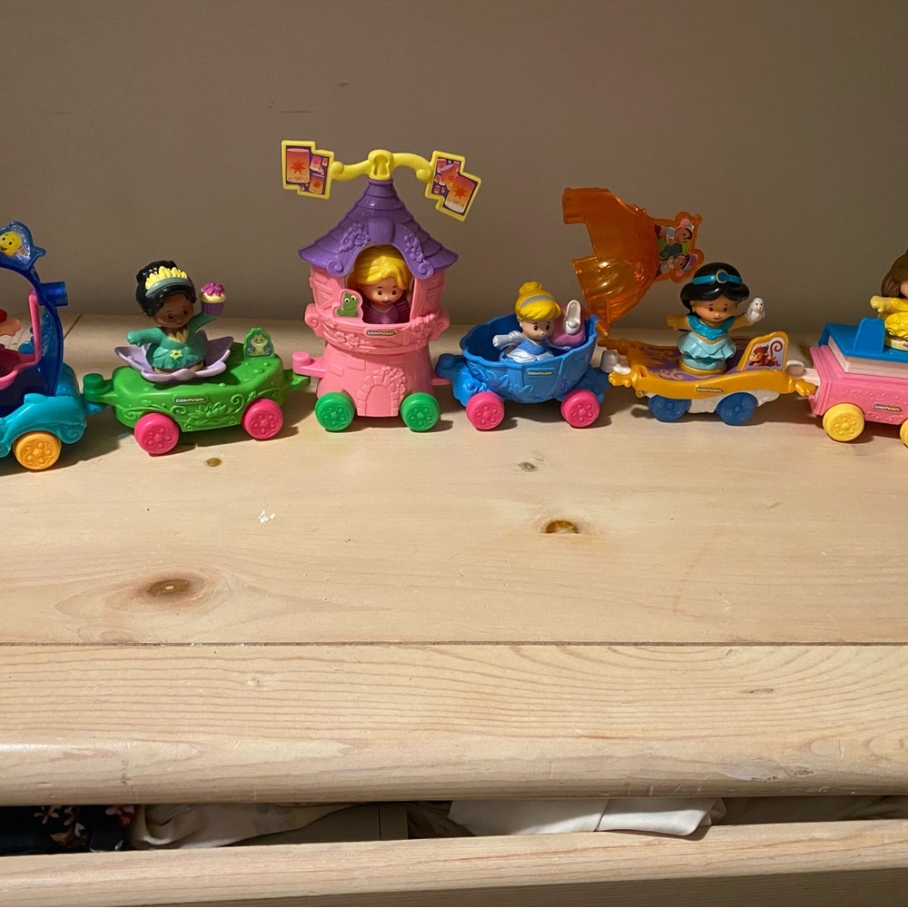 Fisher-Price Little People Princess Parade 6 characters